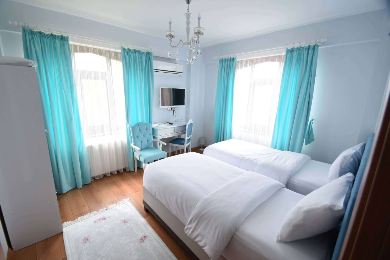 İki Ayrı Yataklı (Kahvaltı Hariç) / Double Room