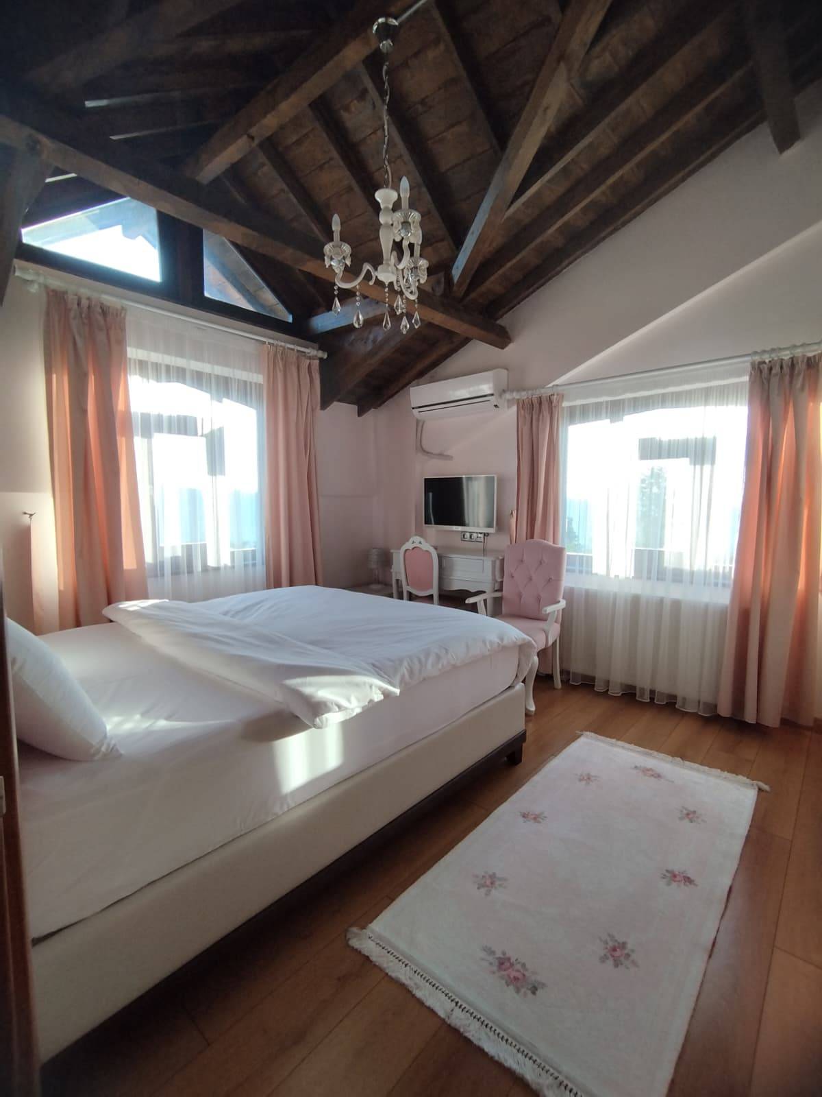 Çift Kişilik Yatak (Kahvaltı Hariç) / Double Room